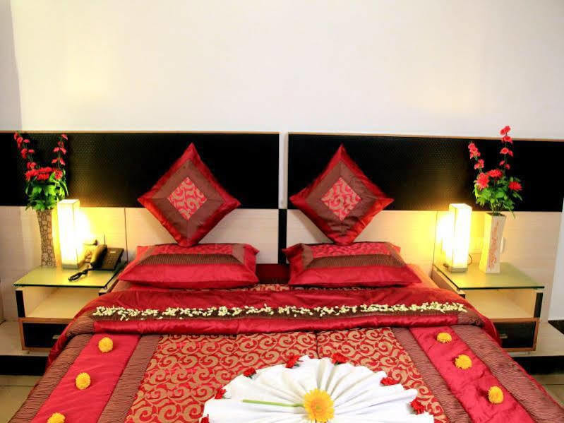 Hotel Sun Park Pondicherry Esterno foto